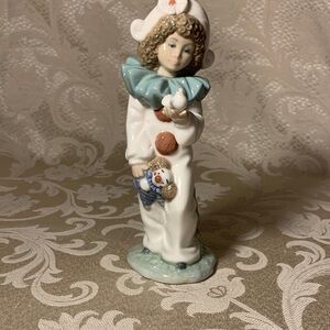 Lladro NAO Beautiful Porcelain “Clown Bird in hand” colorful with White Accents